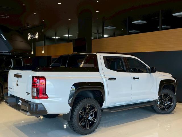 トライトン GSR 新車コンプリートモデル 30mmフロントアップ/KANONE20インチAW/ジオランダーMTタイヤ275/55/20/サイド出しマフラー/マルチアラウンドモニターベッドライナー/ナビゲーション/ETC(24枚目)