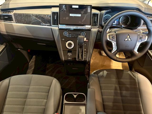 デリカD:5 シャモニー シャモニー7人乗り ワーロックボディキット オリジナルホイール オリジナルKANONE16AWホイール BFG/ATタイヤ235/70R/16 アルパイン11型ナビゲーション マルチアラウンドモニター(32枚目)