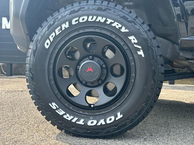 ジムニー 　ＢＫスタイル仕様　３インチリフトアップ　ＴＯＹＯオフロードタイヤ　アストロＤＣ１６インチＡＷ　ＬＥＤウインカー＆テール　アルパインＡＬＰＩＮＥディスプレイオーディオ　バックカメラ　ＥＴＣ　ミラーリング（4枚目）