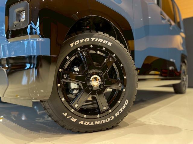 デリカミニ Ｔ　プレミアム　デリマルパッケージ　ＢＫスタイル　１５インチホイール　オープンカントリーＲＴ　純正１２．３インチナビ＋７インチ一体型ディスプレイ　前後ドラレコ搭載デジタルインナーミラー　ラプター塗装　ＨＤＭＩ　ｔｙｐｅＣ　ＥＴＣ２．０（4枚目）