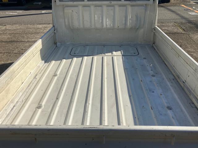 ハイゼットトラック スタンダード　オートマ　エアコン　パワステ　純正ＣＤオーディオ　三方開　積載量３５０ｋｇ　ヘッドライトレベライザー（10枚目）