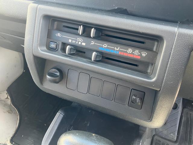 ハイゼットトラック スタンダード　オートマ　エアコン　パワステ　純正ＣＤオーディオ　三方開　積載量３５０ｋｇ　ヘッドライトレベライザー（16枚目）