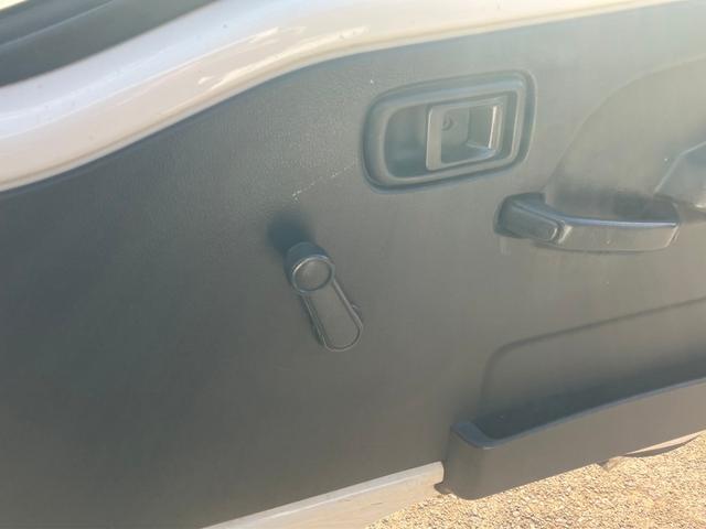 ハイゼットトラック スタンダード　オートマ　エアコン　パワステ　純正ＣＤオーディオ　三方開　積載量３５０ｋｇ　ヘッドライトレベライザー（18枚目）