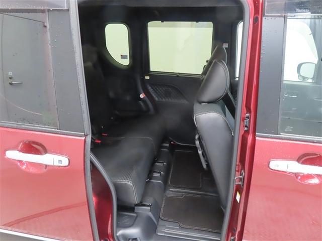 隣のクルマを気にせず乗り降りしやすいスライドドアです。