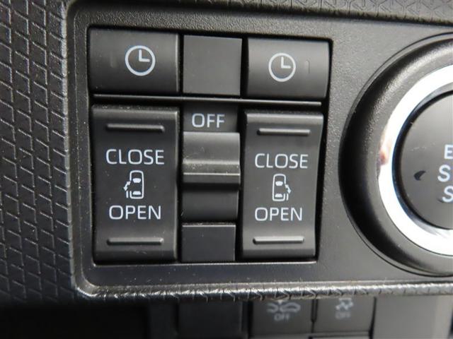 パワースライドドアを左右に装備しています。運転席のスイッチで開閉の操作が出来ます。