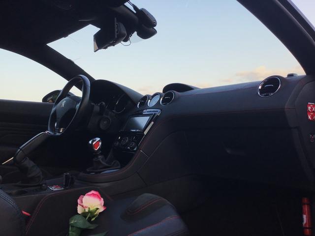 ＲＣＺ Ｒ　法人１オーナー（女性）　ルーフラッピング（カーボン）＆ガラスコーティング＆雨滴除去施工後未使用　天張り張替え後未使用　１５０台限定車　ガレージ保管　ディーラー下取り車（12枚目）