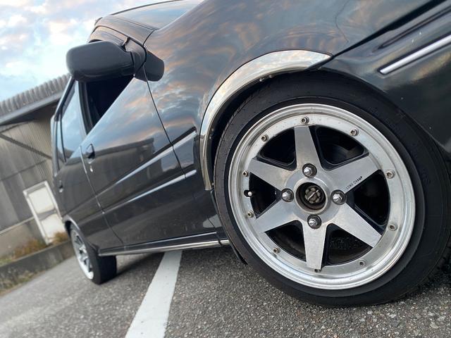 ミラ Ｊ－タイプＱ　５速マニュアル　社外ショック＆スプリング　ワンオフマフラー　アヴァンツアート内装換装　フェンダートリム　社外アルミ　Ｂｌｕｅｔｏｏｔｈ対応オーディオ　車検整備付（5枚目）