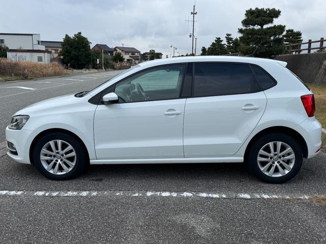 ポロ TSIコンフォートライン ドラレコ 純正ナビ バックカメラ 地デジTV ブルートゥース ETC キーレス 電格ミラー 記録簿 オートエアコン アルミホイール パワーウィンドウ オートライト 盗難防止システム ABS(4枚目)