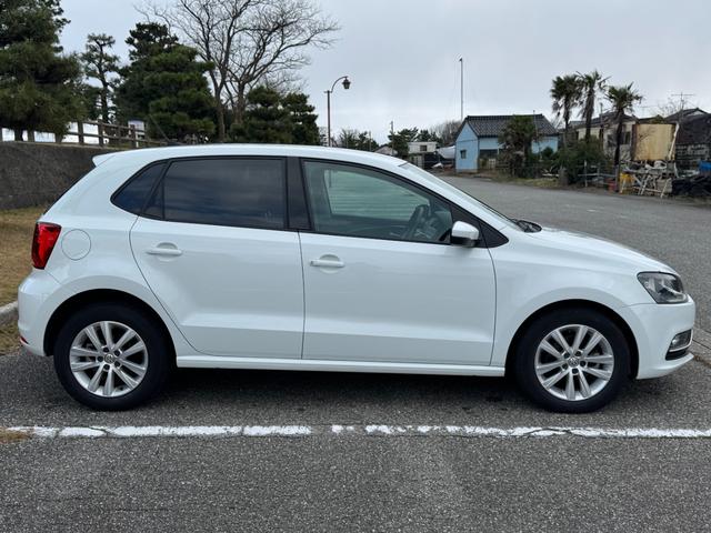 ポロ TSIコンフォートライン ドラレコ 純正ナビ バックカメラ 地デジTV ブルートゥース ETC キーレス 電格ミラー 記録簿 オートエアコン アルミホイール パワーウィンドウ オートライト 盗難防止システム ABS(5枚目)