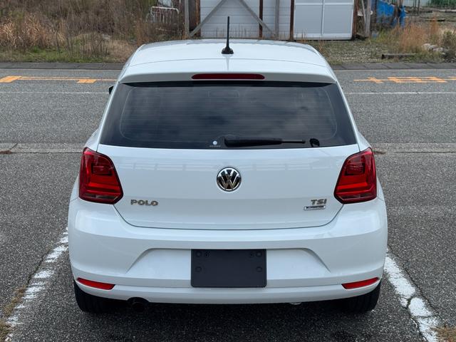 ポロ TSIコンフォートライン ドラレコ 純正ナビ バックカメラ 地デジTV ブルートゥース ETC キーレス 電格ミラー 記録簿 オートエアコン アルミホイール パワーウィンドウ オートライト 盗難防止システム ABS(6枚目)