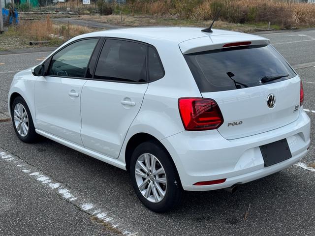 ポロ TSIコンフォートライン ドラレコ 純正ナビ バックカメラ 地デジTV ブルートゥース ETC キーレス 電格ミラー 記録簿 オートエアコン アルミホイール パワーウィンドウ オートライト 盗難防止システム ABS(7枚目)