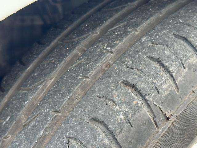 ポロ TSIコンフォートライン ドラレコ 純正ナビ バックカメラ 地デジTV ブルートゥース ETC キーレス 電格ミラー 記録簿 オートエアコン アルミホイール パワーウィンドウ オートライト 盗難防止システム ABS(13枚目)