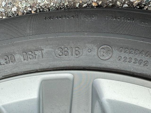 ポロ TSIコンフォートライン ドラレコ 純正ナビ バックカメラ 地デジTV ブルートゥース ETC キーレス 電格ミラー 記録簿 オートエアコン アルミホイール パワーウィンドウ オートライト 盗難防止システム ABS(14枚目)