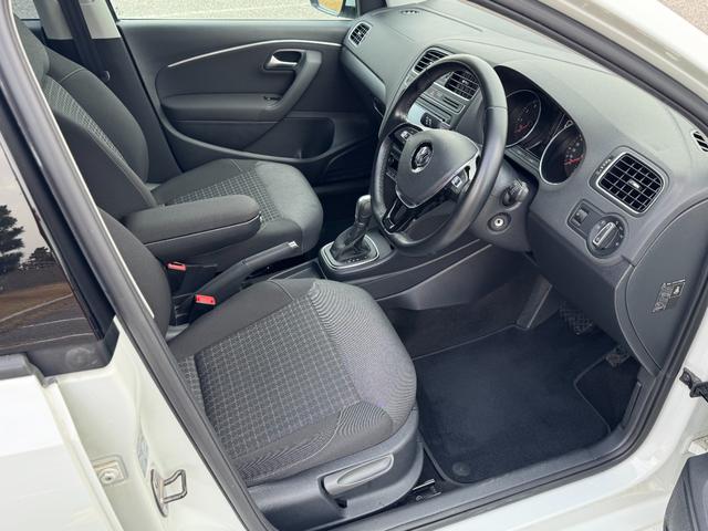 ポロ TSIコンフォートライン ドラレコ 純正ナビ バックカメラ 地デジTV ブルートゥース ETC キーレス 電格ミラー 記録簿 オートエアコン アルミホイール パワーウィンドウ オートライト 盗難防止システム ABS(17枚目)