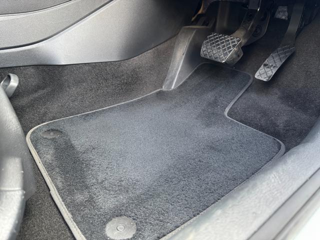 ポロ TSIコンフォートライン ドラレコ 純正ナビ バックカメラ 地デジTV ブルートゥース ETC キーレス 電格ミラー 記録簿 オートエアコン アルミホイール パワーウィンドウ オートライト 盗難防止システム ABS(27枚目)