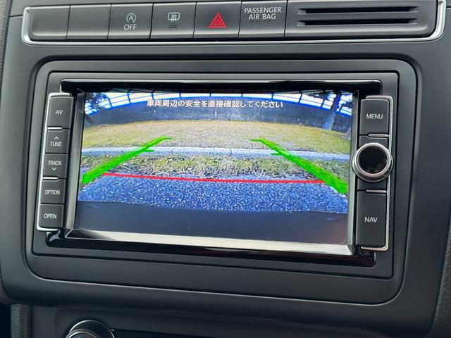 ポロ TSIコンフォートライン ドラレコ 純正ナビ バックカメラ 地デジTV ブルートゥース ETC キーレス 電格ミラー 記録簿 オートエアコン アルミホイール パワーウィンドウ オートライト 盗難防止システム ABS(32枚目)