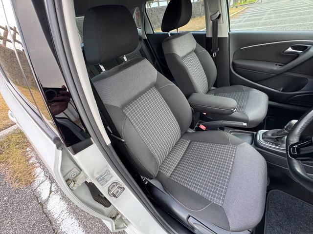 ポロ TSIコンフォートライン ドラレコ 純正ナビ バックカメラ 地デジTV ブルートゥース ETC キーレス 電格ミラー 記録簿 オートエアコン アルミホイール パワーウィンドウ オートライト 盗難防止システム ABS(47枚目)