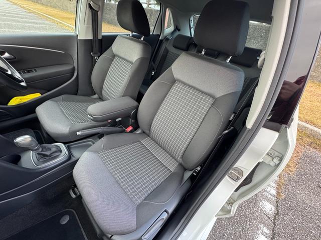 ポロ TSIコンフォートライン ドラレコ 純正ナビ バックカメラ 地デジTV ブルートゥース ETC キーレス 電格ミラー 記録簿 オートエアコン アルミホイール パワーウィンドウ オートライト 盗難防止システム ABS(51枚目)