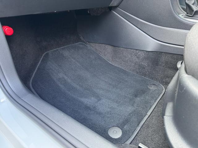 ポロ TSIコンフォートライン ドラレコ 純正ナビ バックカメラ 地デジTV ブルートゥース ETC キーレス 電格ミラー 記録簿 オートエアコン アルミホイール パワーウィンドウ オートライト 盗難防止システム ABS(53枚目)