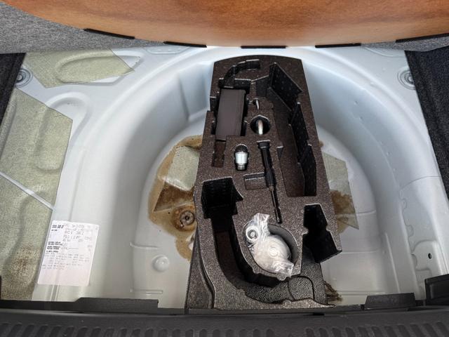 ポロ TSIコンフォートライン ドラレコ 純正ナビ バックカメラ 地デジTV ブルートゥース ETC キーレス 電格ミラー 記録簿 オートエアコン アルミホイール パワーウィンドウ オートライト 盗難防止システム ABS(61枚目)