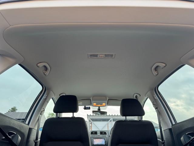 ポロ TSIコンフォートライン ドラレコ 純正ナビ バックカメラ 地デジTV ブルートゥース ETC キーレス 電格ミラー 記録簿 オートエアコン アルミホイール パワーウィンドウ オートライト 盗難防止システム ABS(64枚目)