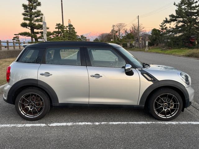 MINI クーパーSD クロスオーバー HIDヘッドライト LEDフォグライト Bluetooth パドルシフト オートエアコン BBS18インチアルミホイール ルーフレール 盗難防止装置 横滑防止装置 ETC 禁煙車(7枚目)