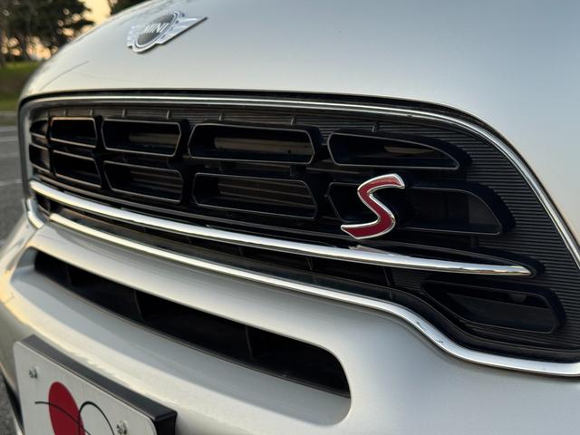 MINI クーパーSD クロスオーバー HIDヘッドライト LEDフォグライト Bluetooth パドルシフト オートエアコン BBS18インチアルミホイール ルーフレール 盗難防止装置 横滑防止装置 ETC 禁煙車(16枚目)