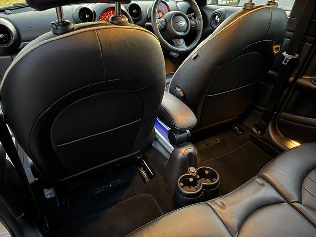 MINI クーパーSD クロスオーバー HIDヘッドライト LEDフォグライト Bluetooth パドルシフト オートエアコン BBS18インチアルミホイール ルーフレール 盗難防止装置 横滑防止装置 ETC 禁煙車(55枚目)