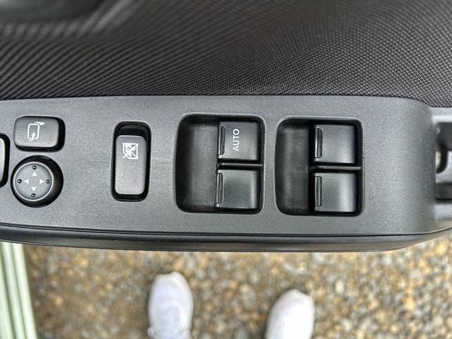 ソリオ Ｇ　車検２年　ナビ　バックカメラ　ＦＭ　ＡＭ　ＣＤ　ＤＶＤ　ＢＬＵＥＴＯＯＴＨ　電動スライドドア　シートヒーター　キーレス　プッシュスタート　電動格納ミラー　パワーウィンドウ　バイザー　ＡＢＳ　ＣＶＴ（25枚目）