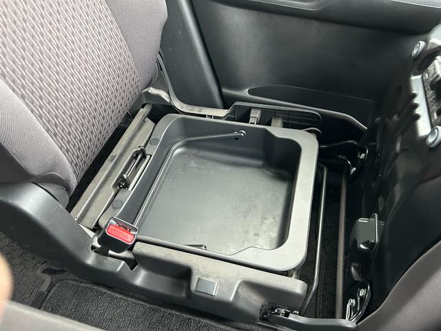 ソリオ Ｇ　車検２年　ナビ　バックカメラ　ＦＭ　ＡＭ　ＣＤ　ＤＶＤ　ＢＬＵＥＴＯＯＴＨ　電動スライドドア　シートヒーター　キーレス　プッシュスタート　電動格納ミラー　パワーウィンドウ　バイザー　ＡＢＳ　ＣＶＴ（34枚目）