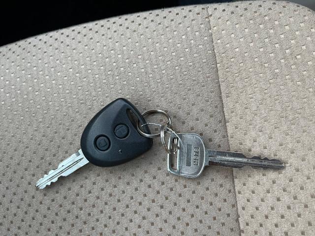 L 4WD CD キーレスエントリー AT アルミホイール 盗難防止システム 衝突安全ボディ エアコン パワーステアリング(7枚目)