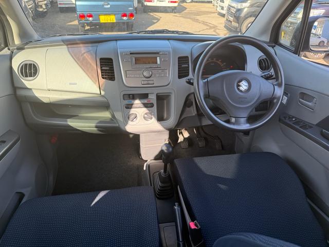 ワゴンR FX 5速ミッション キーレスエントリー 2年車検付き CDデッキ 電動格納ドアミラー 盗難防止装置 ABS 運転席助手席エアバック(3枚目)