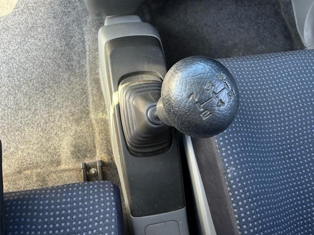 ワゴンR FX 5速ミッション キーレスエントリー 2年車検付き CDデッキ 電動格納ドアミラー 盗難防止装置 ABS 運転席助手席エアバック(4枚目)