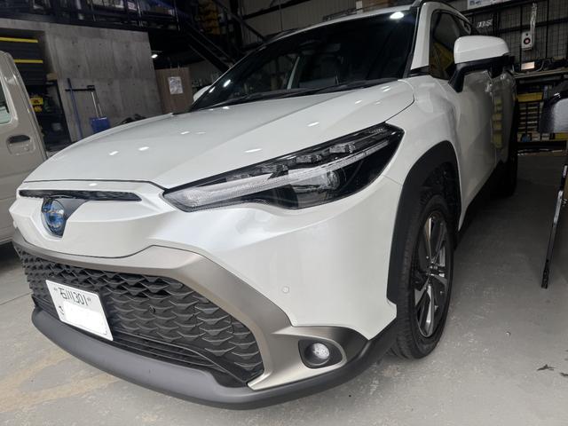 カローラクロス ハイブリッド　Ｚ　禁煙車　セーフティセンス　純正１０．５インチナビ　バックカメラ　電動リアゲート　前席シートヒーター　ＥＴＣ　オートハイビーム　ＬＥＤライト　パワーシート　デュアルオートエアコン　スマートキー（3枚目）