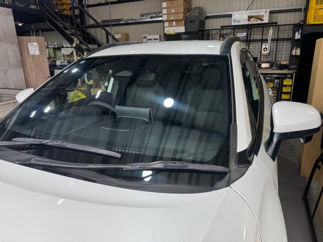 カローラクロス ハイブリッド　Ｚ　禁煙車　セーフティセンス　純正１０．５インチナビ　バックカメラ　電動リアゲート　前席シートヒーター　ＥＴＣ　オートハイビーム　ＬＥＤライト　パワーシート　デュアルオートエアコン　スマートキー（6枚目）