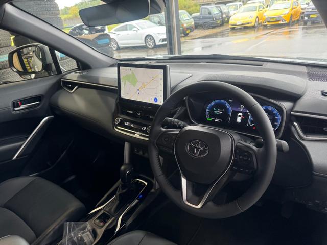 カローラクロス ハイブリッド　Ｚ　禁煙車　セーフティセンス　純正１０．５インチナビ　バックカメラ　電動リアゲート　前席シートヒーター　ＥＴＣ　オートハイビーム　ＬＥＤライト　パワーシート　デュアルオートエアコン　スマートキー（12枚目）