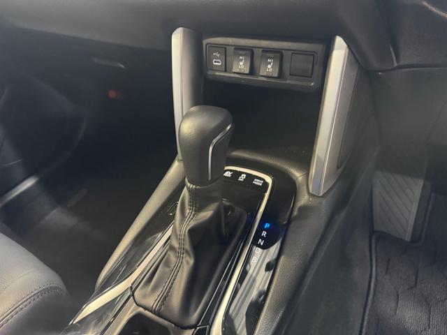 カローラクロス ハイブリッド　Ｚ　禁煙車　セーフティセンス　純正１０．５インチナビ　バックカメラ　電動リアゲート　前席シートヒーター　ＥＴＣ　オートハイビーム　ＬＥＤライト　パワーシート　デュアルオートエアコン　スマートキー（16枚目）