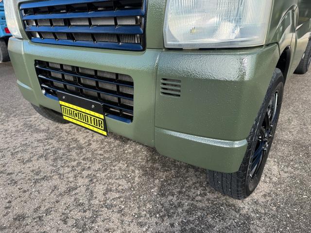 キャリイトラック ＫＵ　４ＷＤ　オートマ　エアコン　パワステＭＡＣカスタム２トンカラー　カスタム１４ＡＷ　Ｆバンパー塗分　新品ＬＥＤライト　新品テール　オリジナルエンブレム　Ｆバンパーチップ塗装　車内オゾン除菌クリーニング（5枚目）