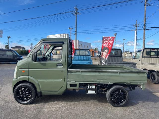キャリイトラック ＫＵ　４ＷＤ　オートマ　エアコン　パワステＭＡＣカスタム２トンカラー　カスタム１４ＡＷ　Ｆバンパー塗分　新品ＬＥＤライト　新品テール　オリジナルエンブレム　Ｆバンパーチップ塗装　車内オゾン除菌クリーニング（16枚目）