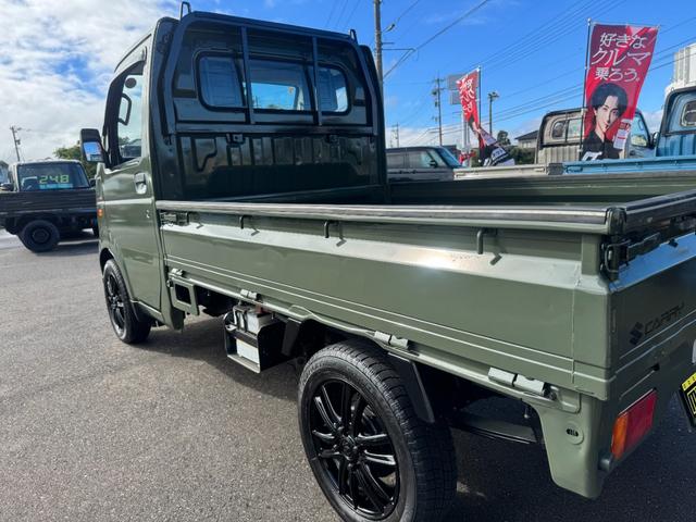 キャリイトラック ＫＵ　４ＷＤ　オートマ　エアコン　パワステＭＡＣカスタム２トンカラー　カスタム１４ＡＷ　Ｆバンパー塗分　新品ＬＥＤライト　新品テール　オリジナルエンブレム　Ｆバンパーチップ塗装　車内オゾン除菌クリーニング（17枚目）
