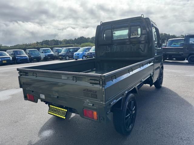 キャリイトラック ＫＵ　４ＷＤ　オートマ　エアコン　パワステＭＡＣカスタム２トンカラー　カスタム１４ＡＷ　Ｆバンパー塗分　新品ＬＥＤライト　新品テール　オリジナルエンブレム　Ｆバンパーチップ塗装　車内オゾン除菌クリーニング（21枚目）