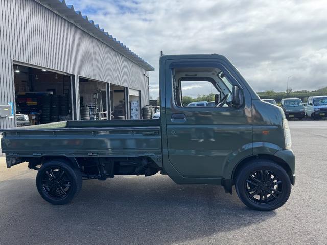 キャリイトラック ＫＵ　４ＷＤ　オートマ　エアコン　パワステＭＡＣカスタム２トンカラー　カスタム１４ＡＷ　Ｆバンパー塗分　新品ＬＥＤライト　新品テール　オリジナルエンブレム　Ｆバンパーチップ塗装　車内オゾン除菌クリーニング（25枚目）
