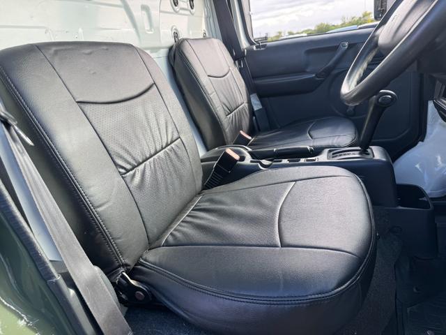 キャリイトラック ＫＵ　４ＷＤ　オートマ　エアコン　パワステＭＡＣカスタム２トンカラー　カスタム１４ＡＷ　Ｆバンパー塗分　新品ＬＥＤライト　新品テール　オリジナルエンブレム　Ｆバンパーチップ塗装　車内オゾン除菌クリーニング（44枚目）