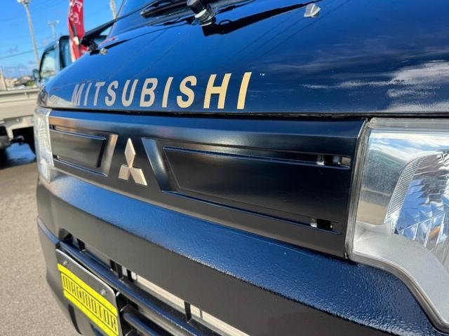ミニキャブトラック 　ＪＡスーパーカスタム　４ＷＤ　エアコン　パワステ　５ＭＴ　ＭＡＣカスタム２トンカラー　新品シートカバー　新品ＬＥＤライト　オリジナルエンブレム　Ｆバンパーチップ塗装　車内オゾン除菌クリーニング（8枚目）