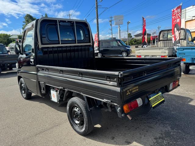 ミニキャブトラック 　ＪＡスーパーカスタム　４ＷＤ　エアコン　パワステ　５ＭＴ　ＭＡＣカスタム２トンカラー　新品シートカバー　新品ＬＥＤライト　オリジナルエンブレム　Ｆバンパーチップ塗装　車内オゾン除菌クリーニング（18枚目）