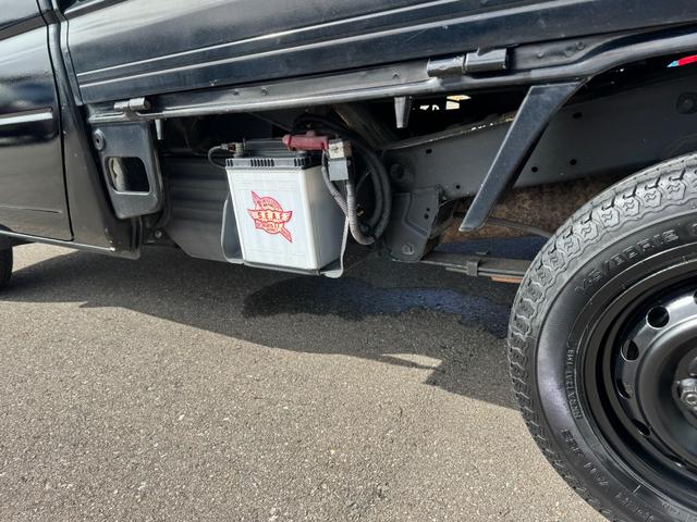 ミニキャブトラック 　ＪＡスーパーカスタム　４ＷＤ　エアコン　パワステ　５ＭＴ　ＭＡＣカスタム２トンカラー　新品シートカバー　新品ＬＥＤライト　オリジナルエンブレム　Ｆバンパーチップ塗装　車内オゾン除菌クリーニング（29枚目）