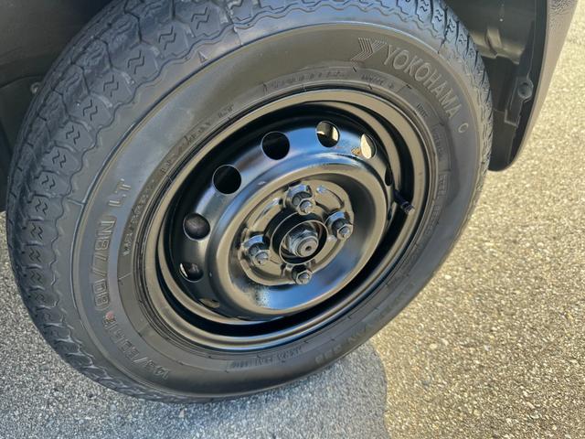 ミニキャブトラック 　ＪＡスーパーカスタム　４ＷＤ　エアコン　パワステ　５ＭＴ　ＭＡＣカスタム２トンカラー　新品シートカバー　新品ＬＥＤライト　オリジナルエンブレム　Ｆバンパーチップ塗装　車内オゾン除菌クリーニング（34枚目）