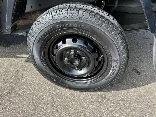 ミニキャブトラック 　ＪＡスーパーカスタム　４ＷＤ　エアコン　パワステ　５ＭＴ　ＭＡＣカスタム２トンカラー　新品シートカバー　新品ＬＥＤライト　オリジナルエンブレム　Ｆバンパーチップ塗装　車内オゾン除菌クリーニング（36枚目）
