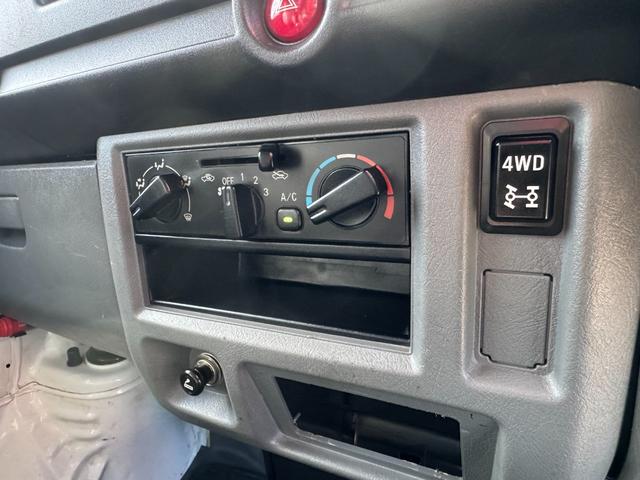 ミニキャブトラック 　ＪＡスーパーカスタム　４ＷＤ　エアコン　パワステ　５ＭＴ　ＭＡＣカスタム２トンカラー　新品シートカバー　新品ＬＥＤライト　オリジナルエンブレム　Ｆバンパーチップ塗装　車内オゾン除菌クリーニング（45枚目）