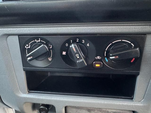 ミニキャブトラック 4WD H/L切替 5MT パワステ エアコン 3方開 車内オゾン除菌抗菌クリーニング キャビンコート(35枚目)